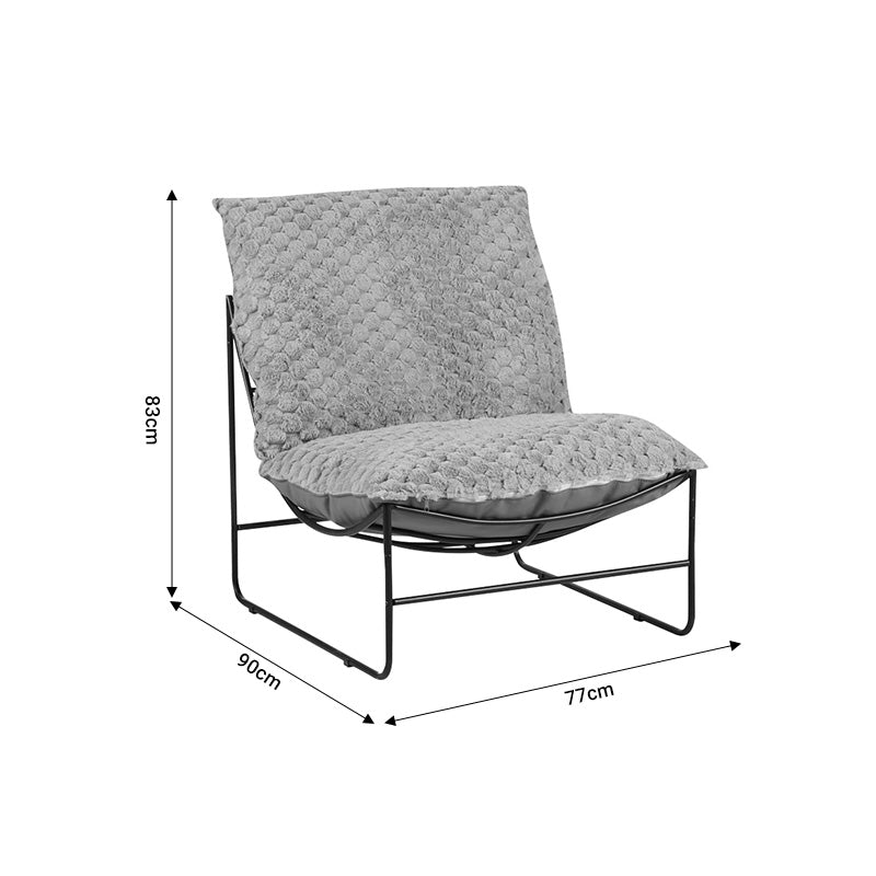 Модерна, естетска и уникатна лоунџ фотелја Armchair Ionaar со длабоко ергономско седиште од густо ткаена сива ткаенина и стабилни црни метални ногарки