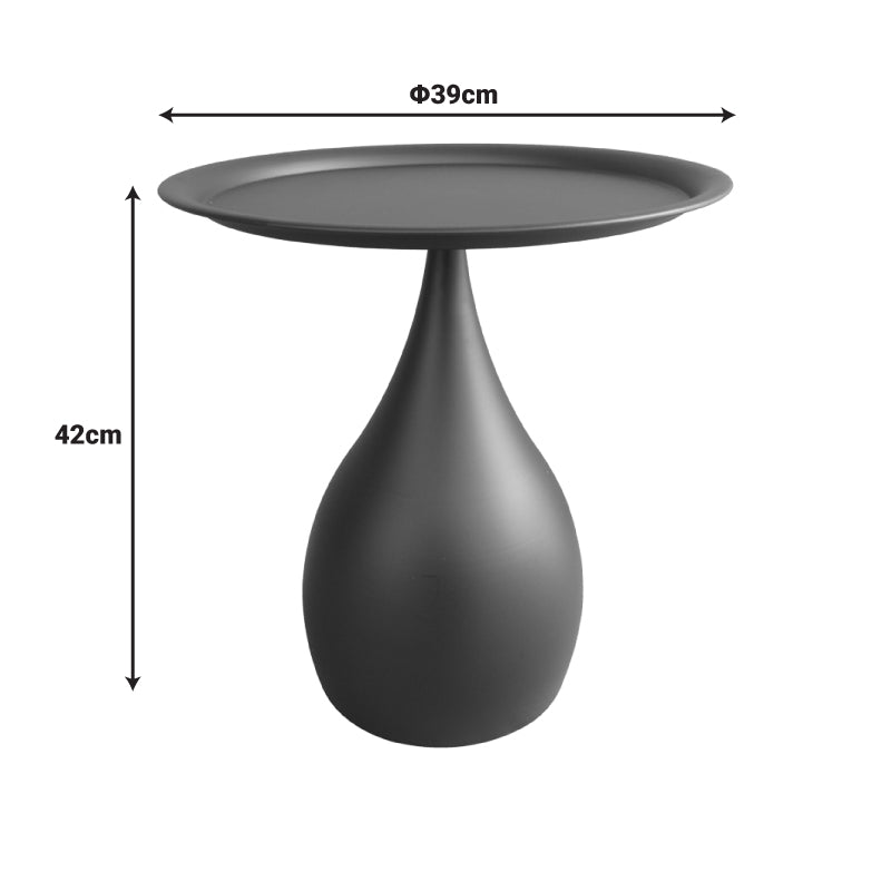 Модерна компактна странична масичка Side Table Vedava изработена од цврст структурен метал во топла крем боја, со паметна геометриска основа и низок лоунџ профил