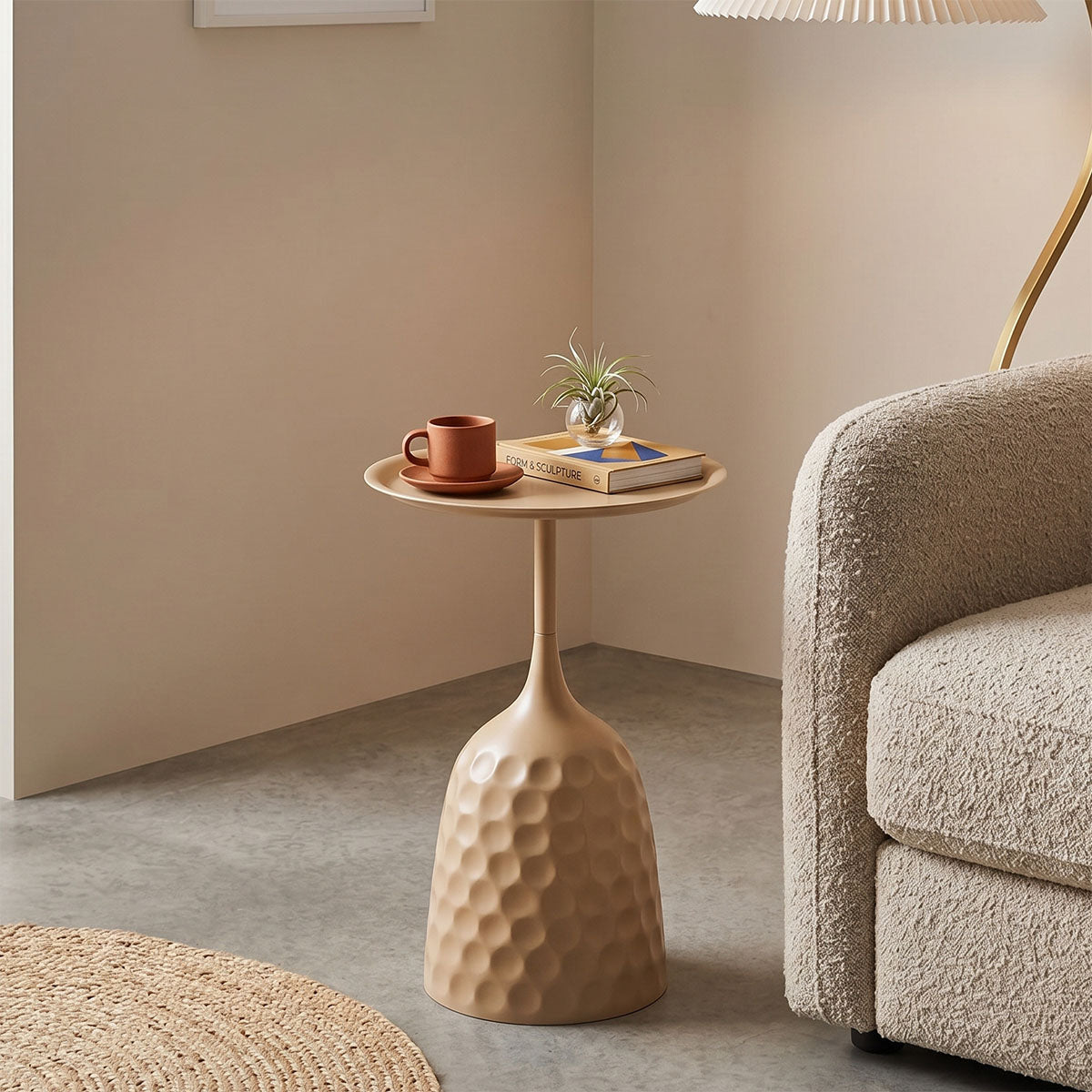 Модерна, естетска и уникатна тркалезна помошна масичка Side table Radix од зајакнат метал со мат финиш во топла и пастелна капучино боја
