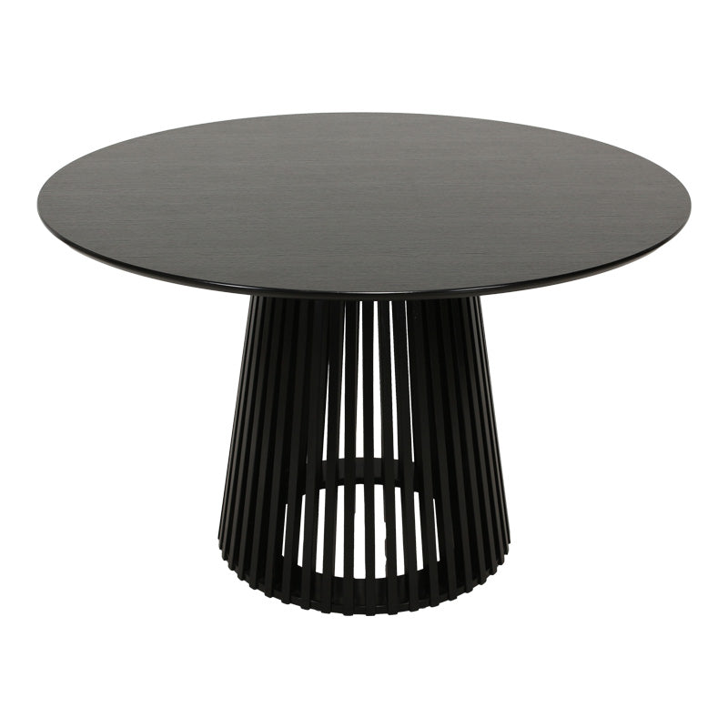 Модерна минималистичка трпезариска маса Table Wedge со кружна плоча од зајакнат мат црн медијапан и стабилна, геометриска лоунџ основа