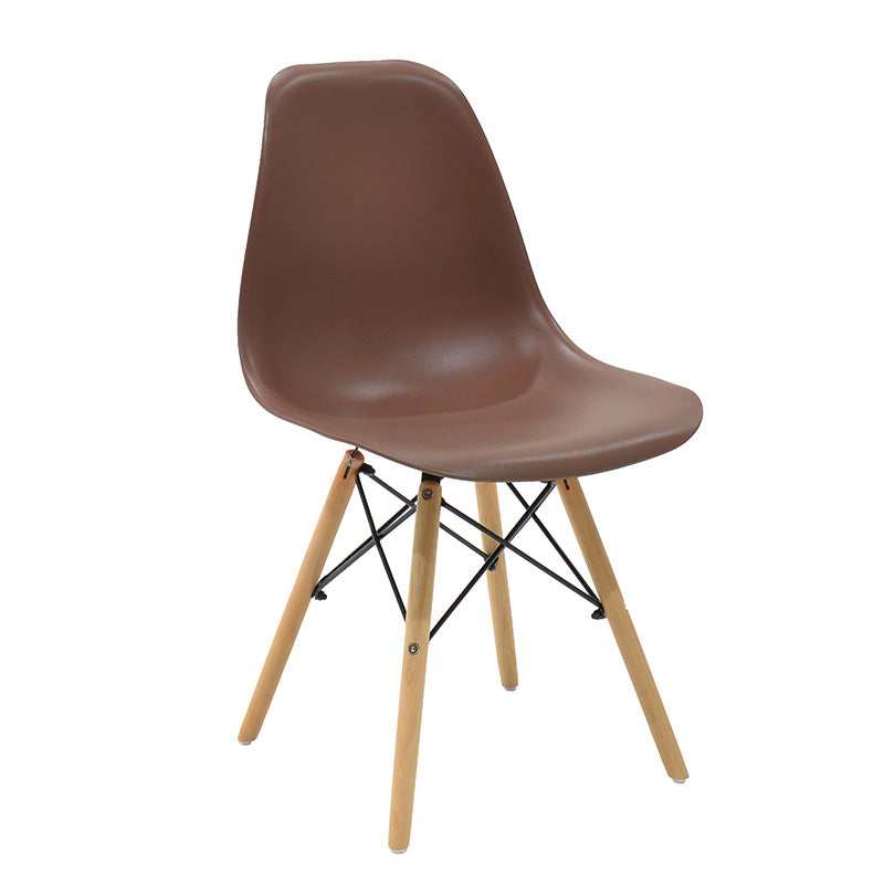 Модерно трпезариско столче Chair Halon со ергономско кафеаво седиште и стабилни ногарки од природно дрво во скандинавски стил