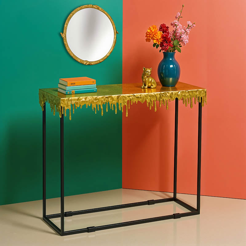 Модерна, естетска и уникатна тесна конзолна маса Console table Inlet со луксузна златна површина и стабилна црна метална конструкција