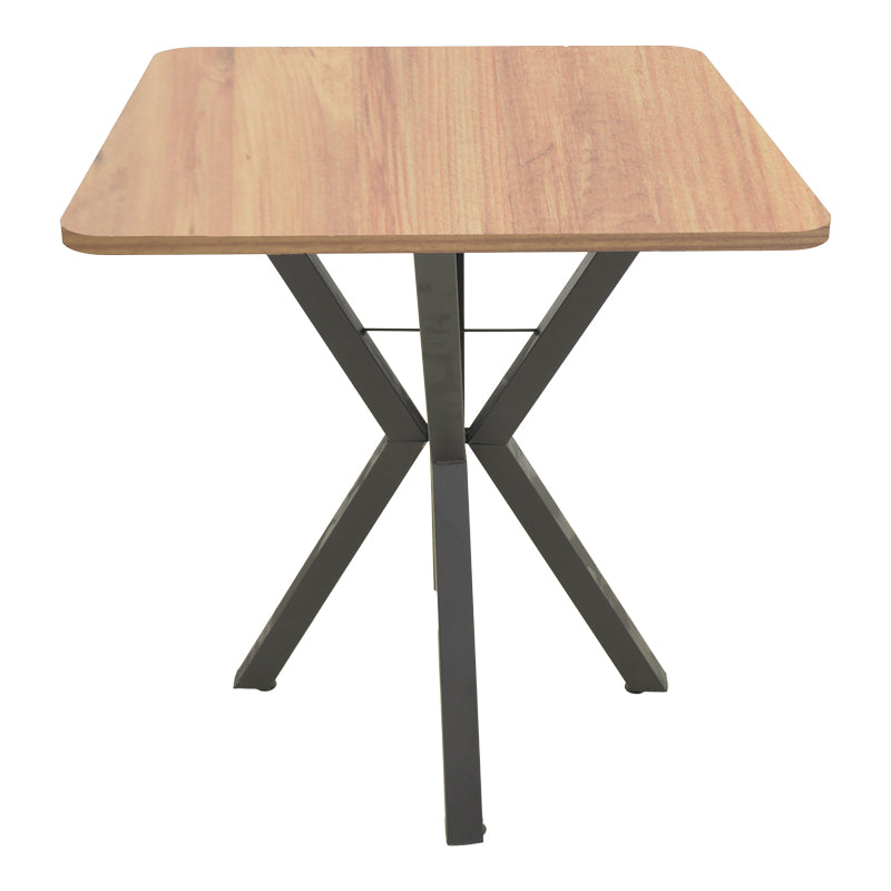 Модерна, естетска и уникатна коцкаста трпезариска маса Table Kasselic со горна плоча во топол дрвен декор на даб и стабилна црна метална база