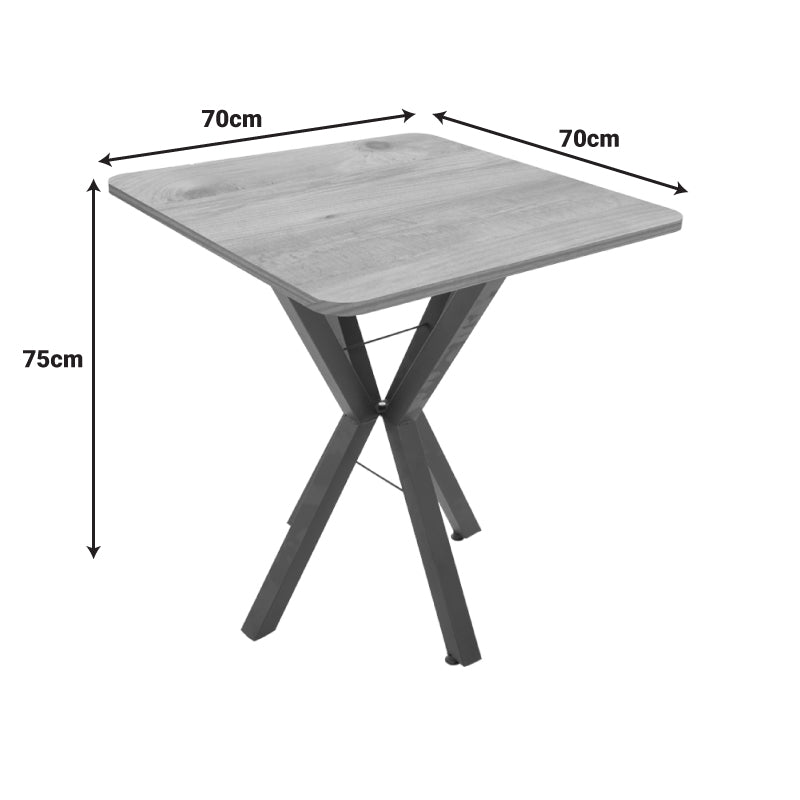 Модерна, естетска и уникатна коцкаста трпезариска маса Table Kasselic со горна плоча во топол дрвен декор на даб и стабилна црна метална база