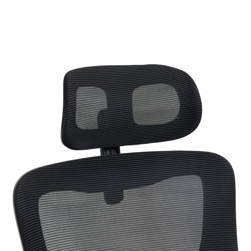 Модерна црна директорска канцелариска столица Director's Office Chair Umberex со анатомски наслон од дишлива мрежа, потпирачи за раце и засилена петкрака база на тркалца