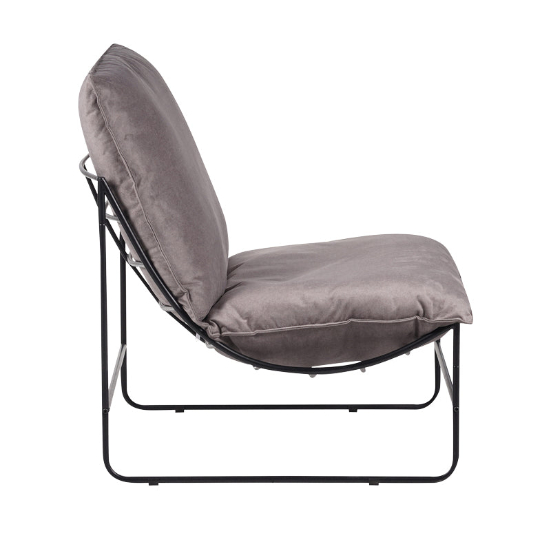 Модерна, естетска и уникатна лоунџ фотелја Armchair Ionaar со длабоко ергономско седиште од густо ткаена сива ткаенина и стабилни црни метални ногарки