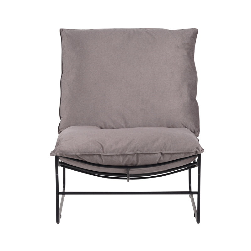 Модерна, естетска и уникатна лоунџ фотелја Armchair Ionaar со длабоко ергономско седиште од густо ткаена сива ткаенина и стабилни црни метални ногарки