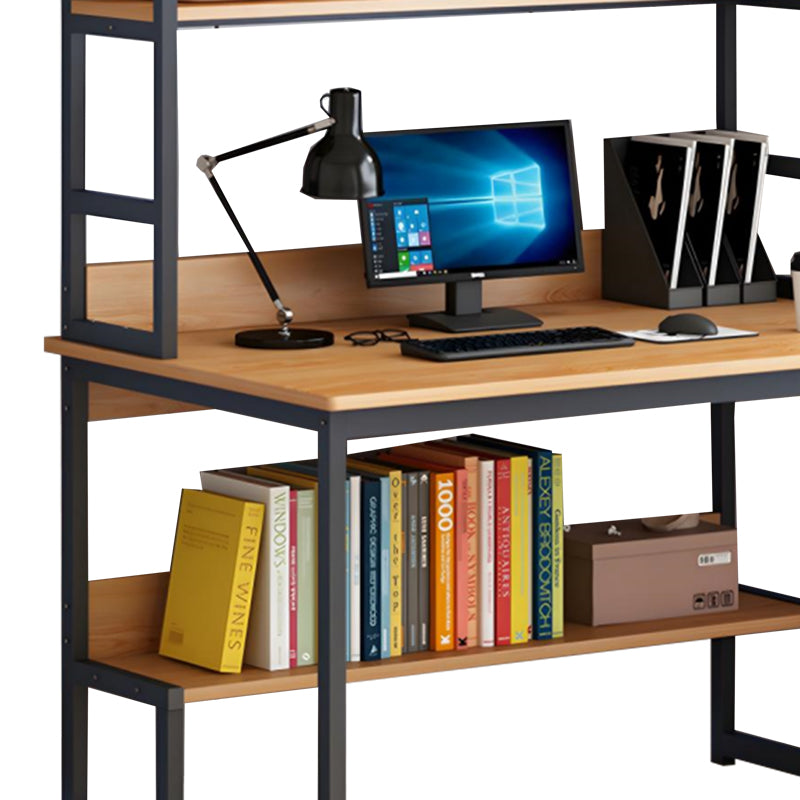 Модерно, естетски и уникатно компјутерско биро Metal computer table Nadic со работна површина во природен дрвен тон и висока црна метална лоунџ рамка со полици