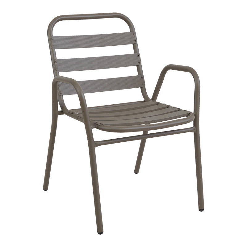 Модерна, естетска и уникатна лоунџ фотелја Armchair Kadeic со stackable функција, изработена од зајакнат метал во нијанса на префинет шампањ и седиште од алуминиумски летви