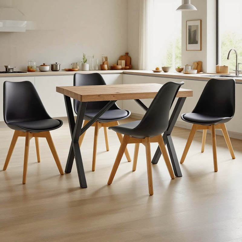 Модерен трпезариски сет Dining Room Set со правоаголна маса во природен оук дрво декор со видливи шари и четири ергономски мат црни Vedaax лоунџ столици