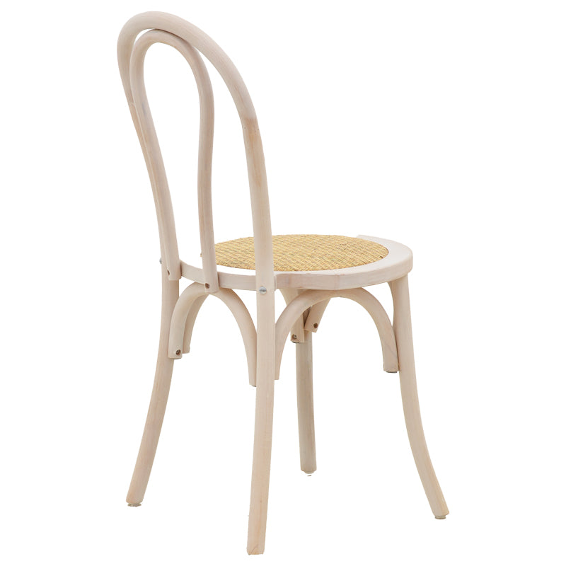 Модерен, естетски и уникатен виенски дрвен стол Vienna stackable Chair Maric од тешка букова конструкција во бело-испрана нијанса со органско седиште од природен ратан