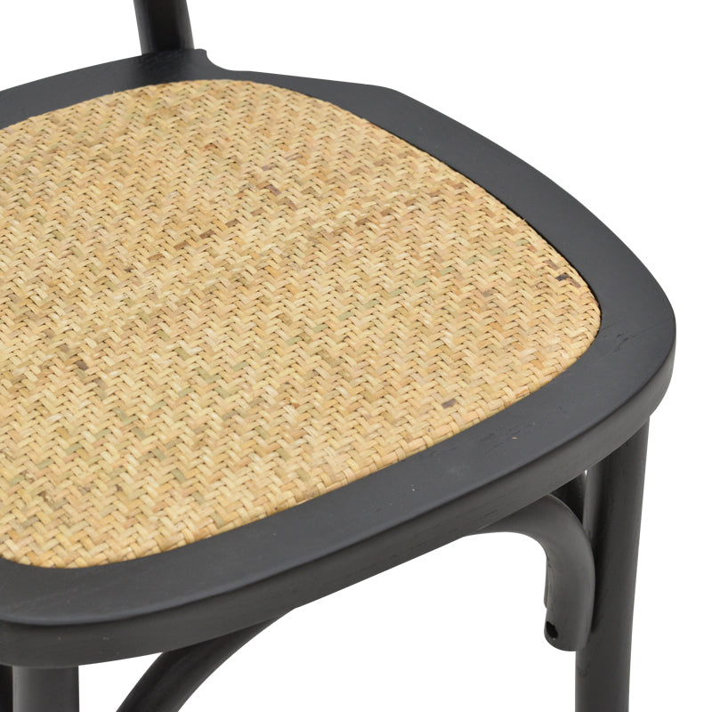Модерно, естетско и уникатно дрвено столче Chair Innsbruckic со мат црна букова рамка и контрастен наслон од плетен природен ратан