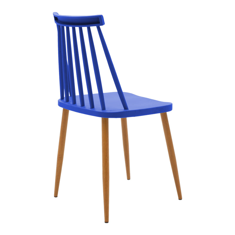 Модерна скандинавска трпезариска столица Chair Umberer со ергономско сино седиште од зајакнат полимер врз високостабилни метални ногарки во природна натур нијанса