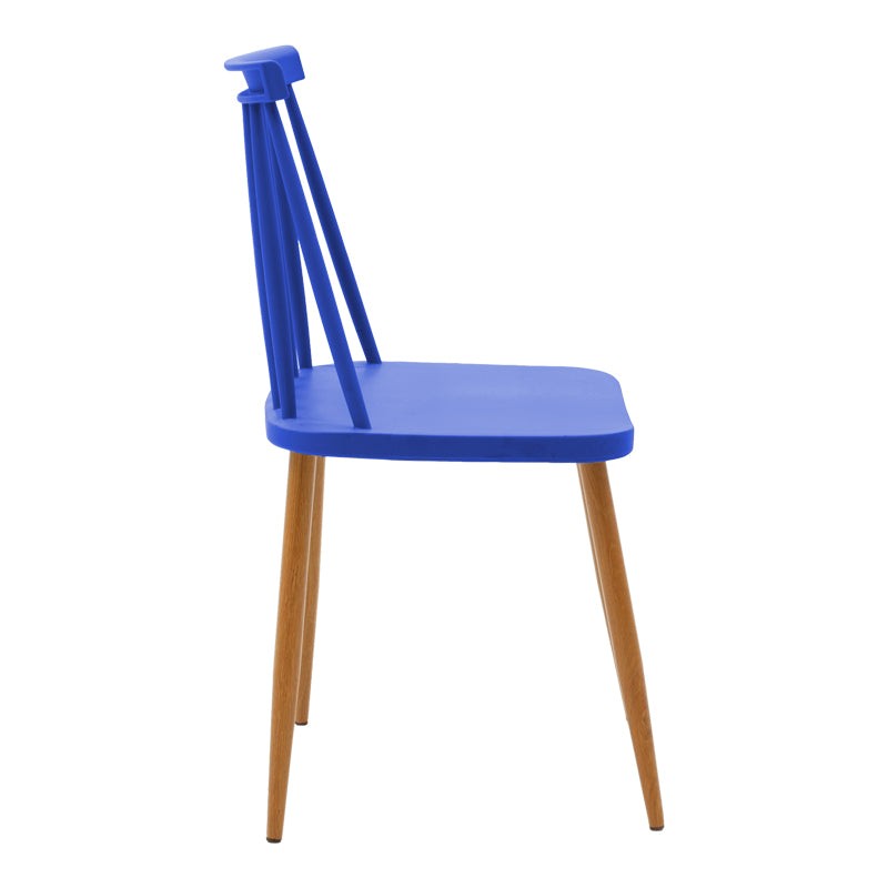Модерна скандинавска трпезариска столица Chair Umberer со ергономско сино седиште од зајакнат полимер врз високостабилни метални ногарки во природна натур нијанса