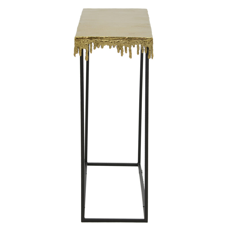 Модерна, естетска и уникатна тесна конзолна маса Console table Inlet со луксузна златна површина и стабилна црна метална конструкција