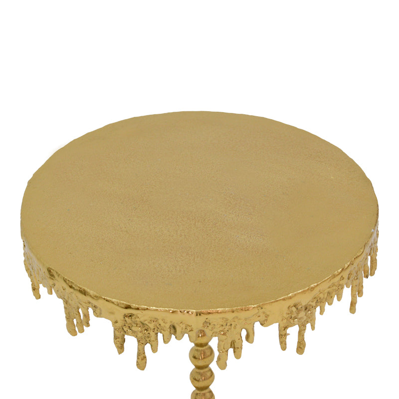 Модерна, естетска и уникатна тркалезна помошна масичка Side table Innsbruck со сјајна златна метална површина и уникатна текстура