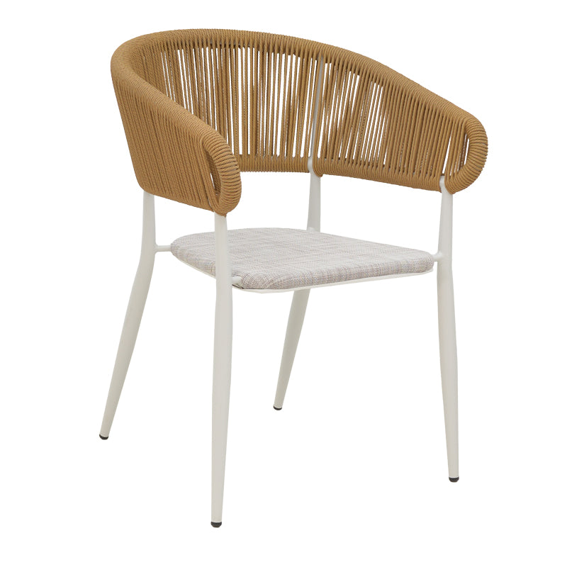 Модерна, естетска и уникатна лоунџ фотелја Aluminum armchair Jarrahic со цврста бела алуминиумска рамка и густо ткаено Textilene платно во топла нијанса на природен ратан