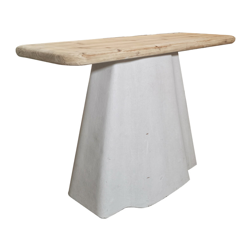 Модерна, естетска и уникатна конзолна маса Console Table Restic со горна површина во природна нијанса на дрво и зајакната естетска шасија во екри боја