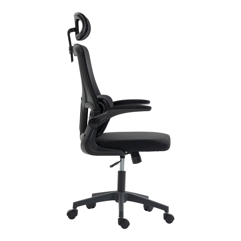 Модерна црна директорска канцелариска столица Director's Office Chair Umberex со анатомски наслон од дишлива мрежа, потпирачи за раце и засилена петкрака база на тркалца